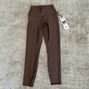 Alo Yoga NWT airlift 7/8 high waist legging size XS in hot cocoa